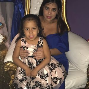 Meet your Posher, Yris